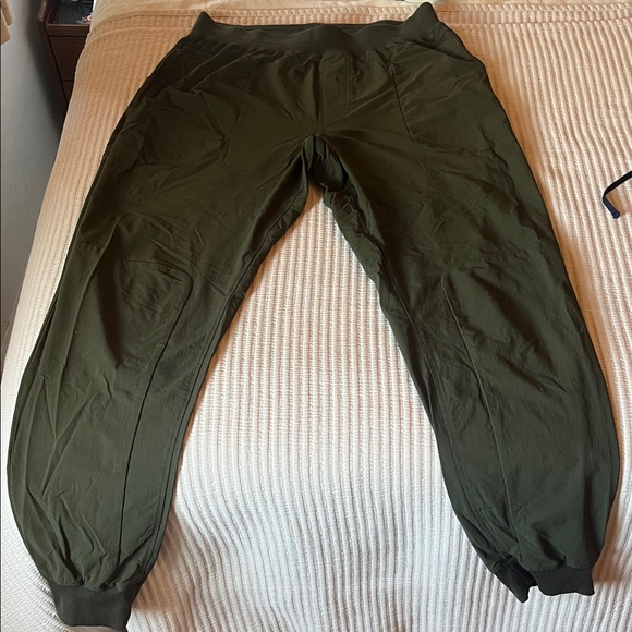 ALO Yoga Men's Dark Green Joggers - Picture 1 of 3